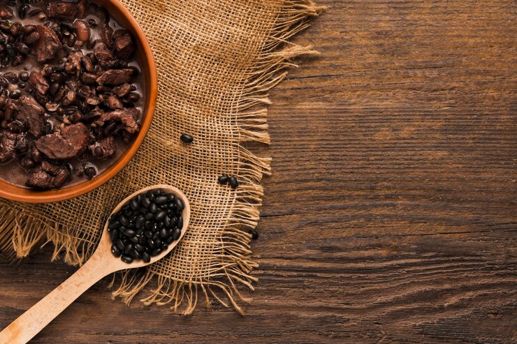 Foto grátis refeição de comida brasileira simples com espaço de cópia