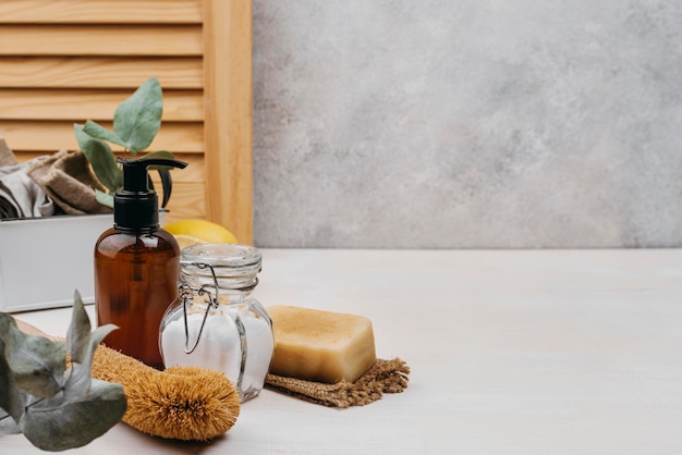 Foto grátis relaxamento dentro de casa produtos cópia espaço fundo de mármore