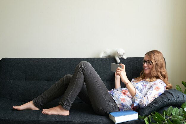 Relaxando no sofá