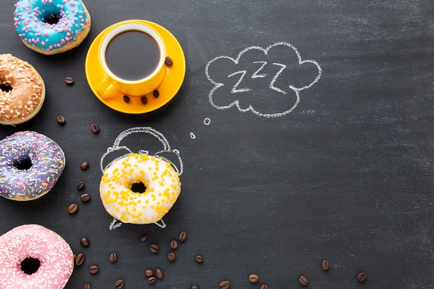 Relógio doce com donuts copie o espaço