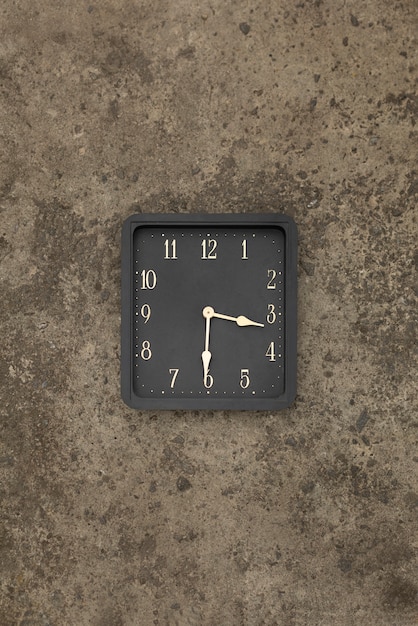 Foto grátis relógio quadrado ao ar livre ainda vida
