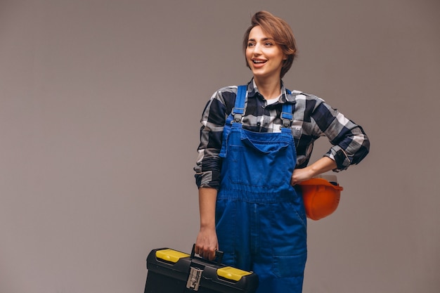 Foto grátis reparador de mulher de uniforme com caixa de ferramentas