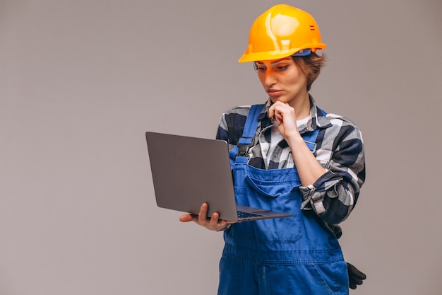 Foto grátis reparador de mulher isolado com laptop