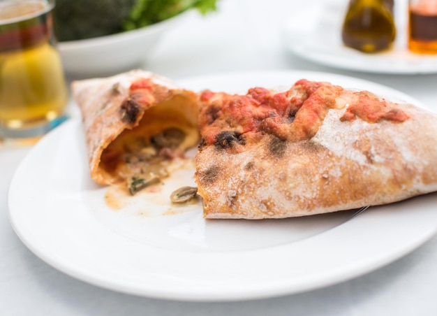 restaurante calzone de pão italiano