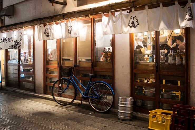 Foto grátis restaurante de comida de rua japonesa e bicicleta