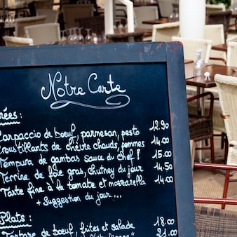 Restaurante francês paris frança praça com menu