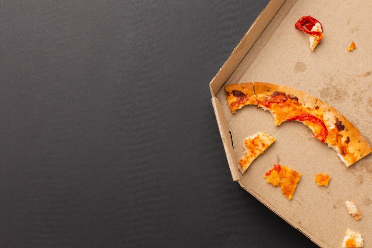 Foto grátis restos de pizza de comida na cópia do espaço