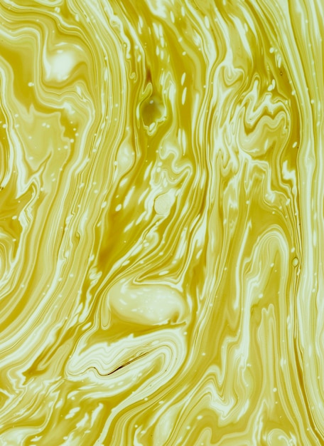 Resumo de casca de árvore amarela em óleo