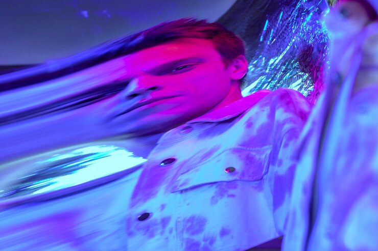 Foto grátis retrato abstrato do homem por ondas de vapor