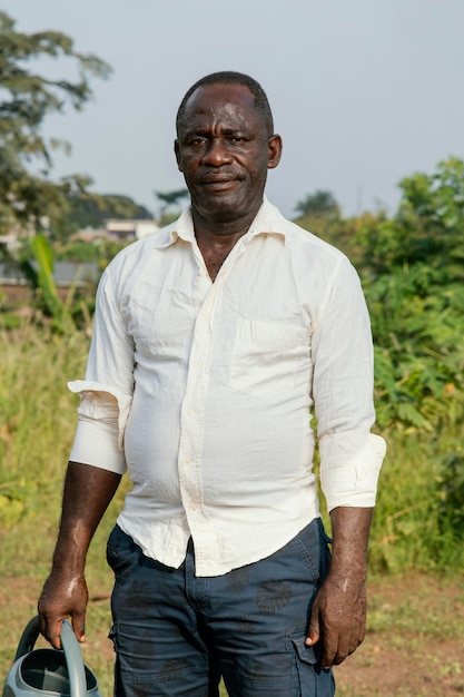 Foto grátis retrato africano sênior homem