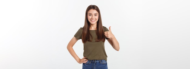 Foto grátis retrato aproximado de uma bela jovem mostrando os polegares para cima sinal isolado sobre fundo branco