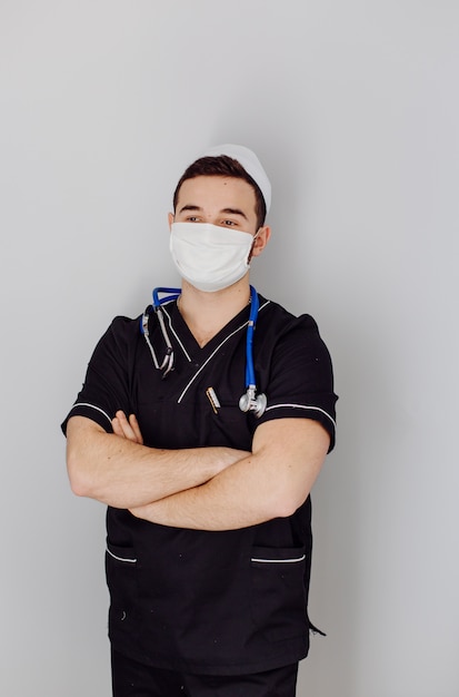 Retrato bonito jovem médico