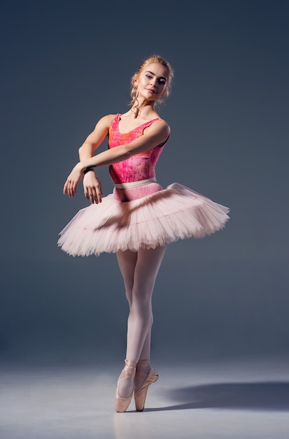 Retrato da bailarina em pose de balé