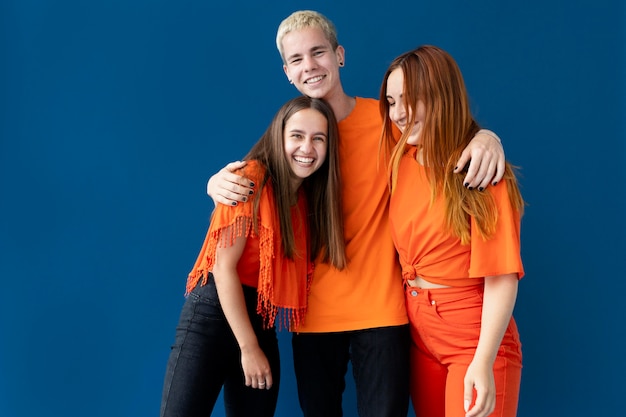 Foto grátis retrato de adolescentes em estúdio