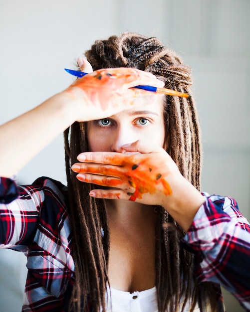 Foto grátis retrato de artista feminina