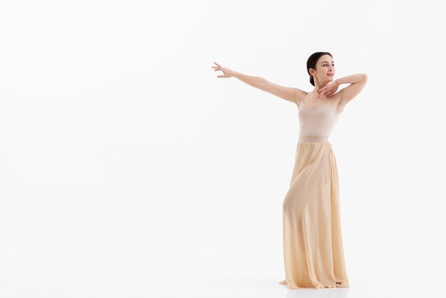 Retrato de bailarina profissional com espaço de cópia