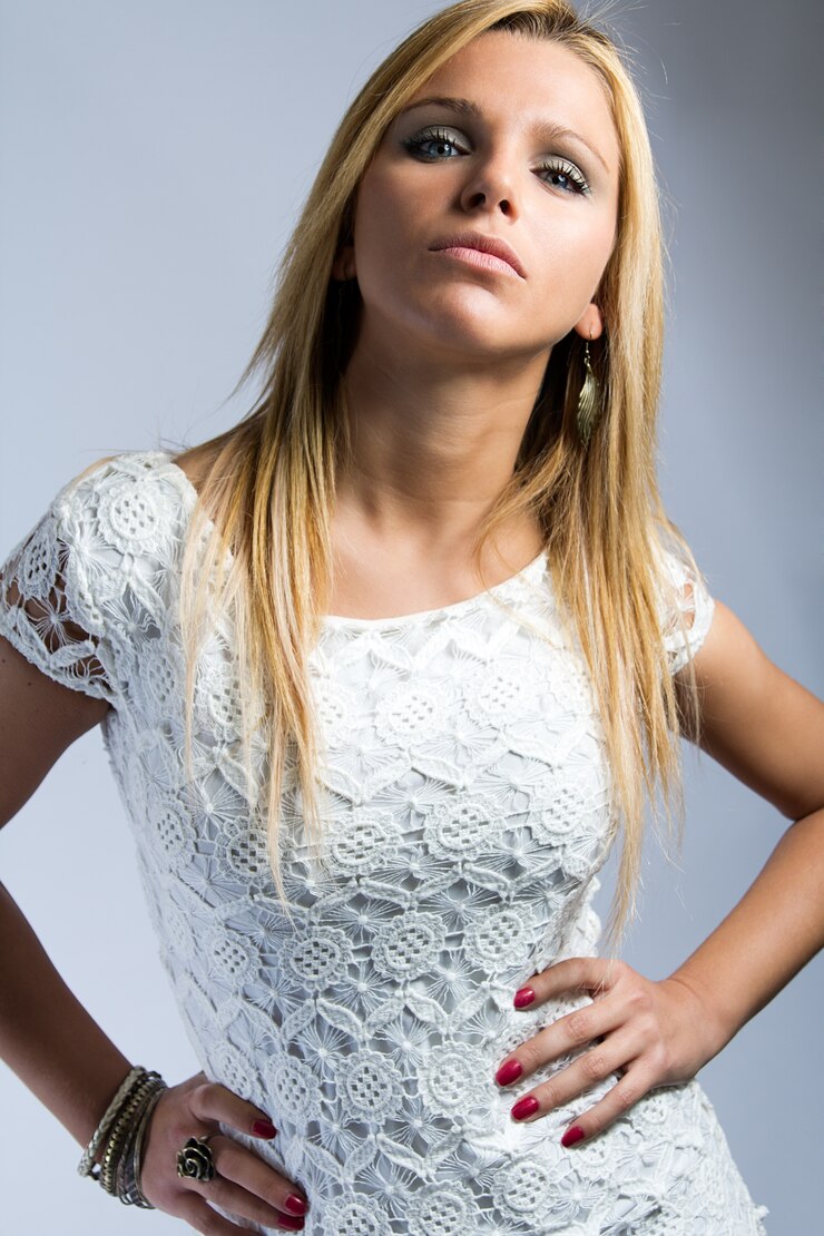 Foto grátis retrato de bela mulher loira