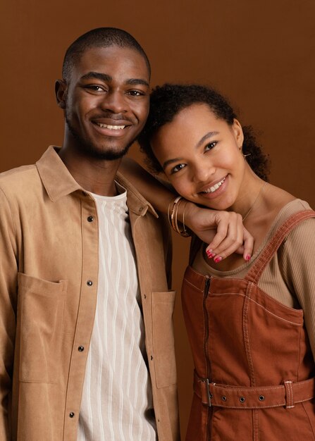 Retrato de casal feliz e sorridente