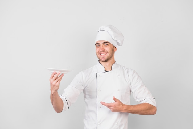 Foto grátis retrato, de, cozinheiro chefe, com, prato