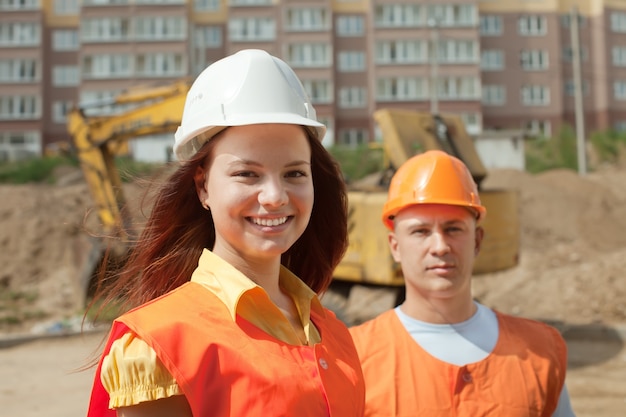 Foto grátis retrato de dois construtores