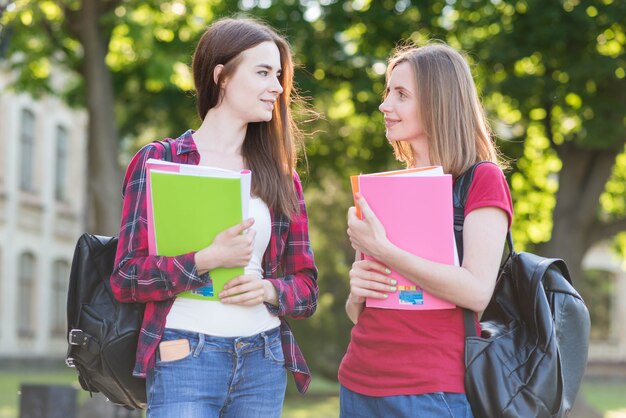 Retrato, de, escola, meninas, com, livros, parque