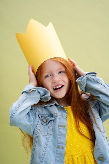 Foto grátis retrato de estúdio de criança isolado