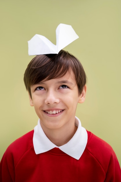 Retrato de estúdio de criança isolado