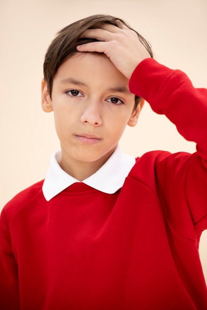 Foto grátis retrato de estúdio de criança isolado