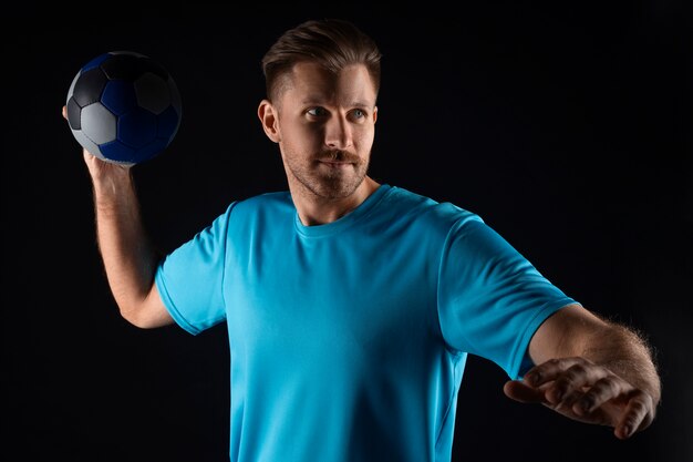 Retrato de estúdio de jogador de handebol