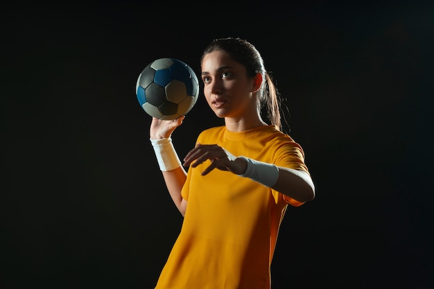 Retrato de estúdio de jogador de handebol