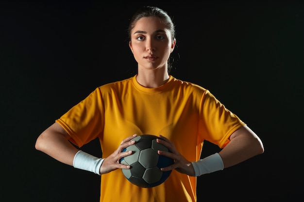 Retrato de estúdio de jogador de handebol