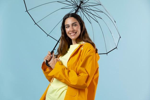 Retrato de estúdio de uma jovem bonita