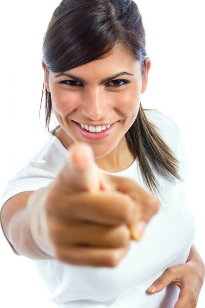 Retrato de estúdio de uma mulher jovem bonita posando com expressões