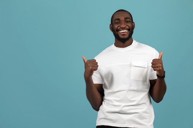 Foto grátis retrato de homem afro-americano