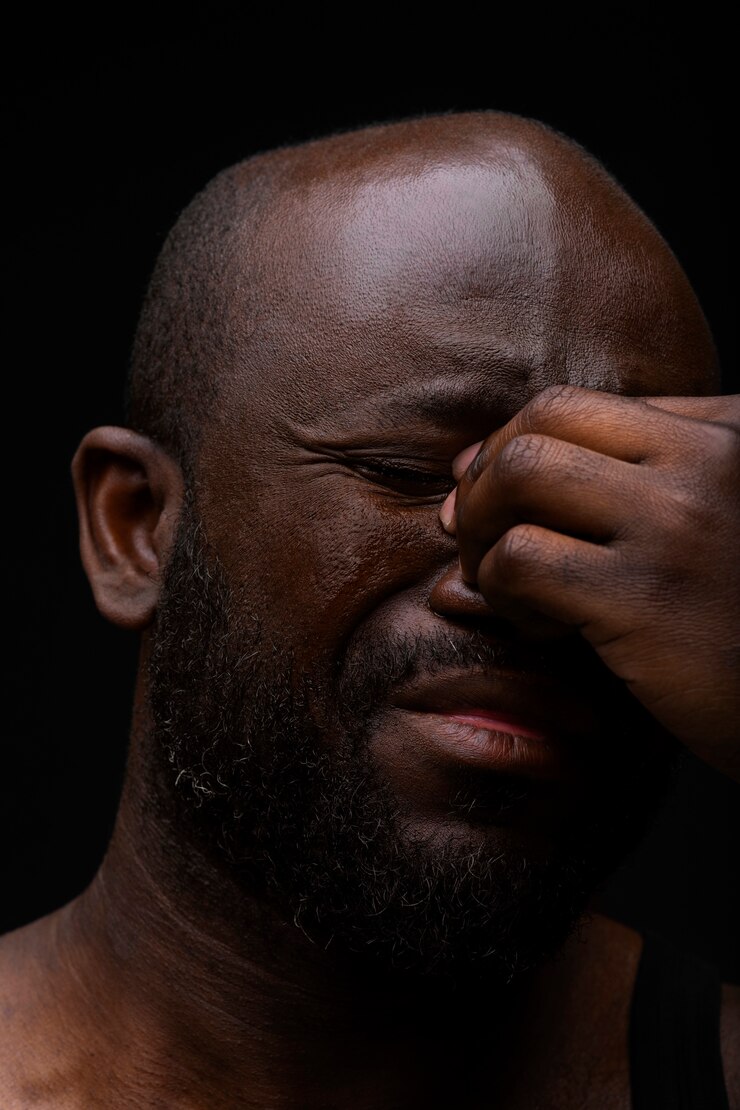 Foto grátis retrato de homem bonito e sensível