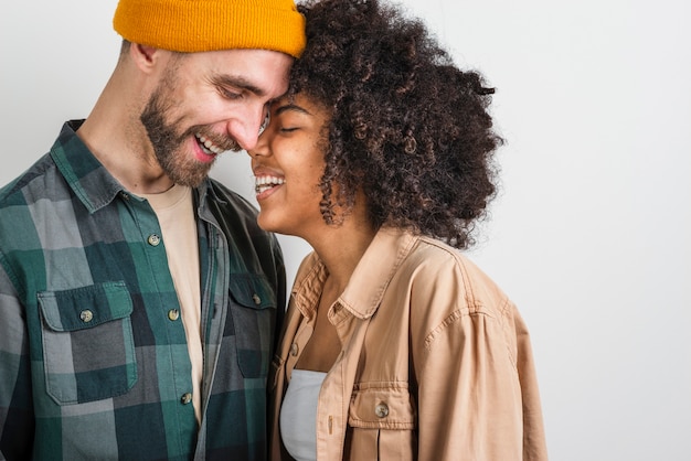 Retrato de homem e mulher feliz