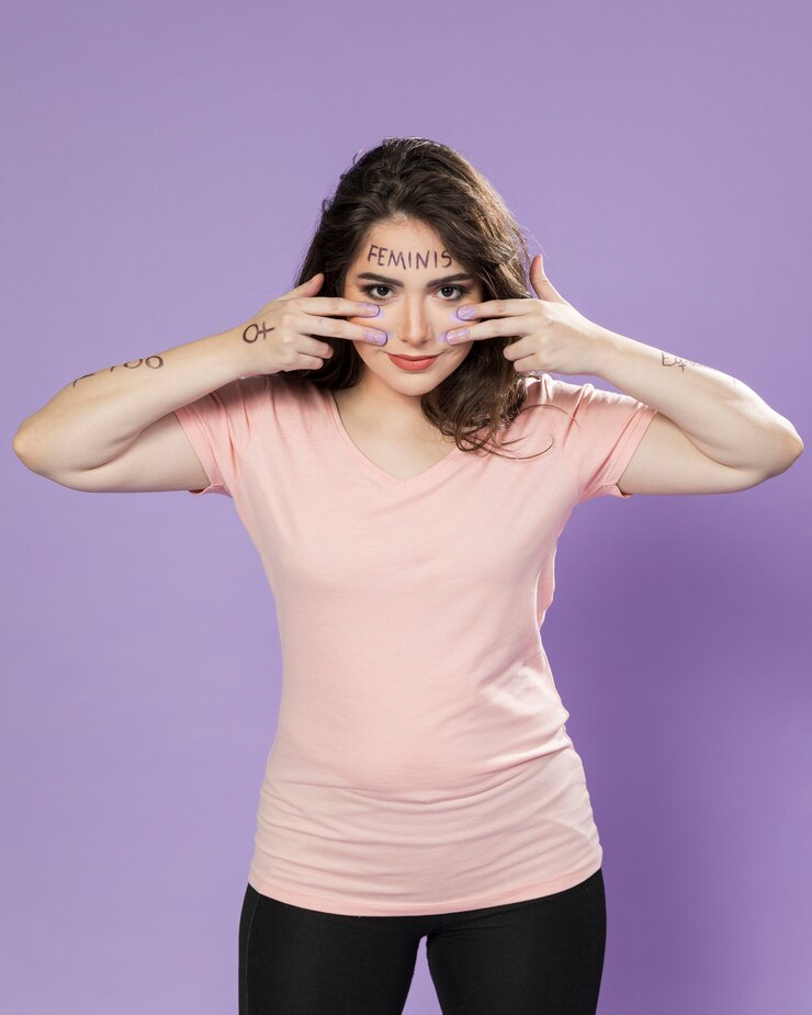 Foto grátis retrato de jovem ativista pintando o rosto