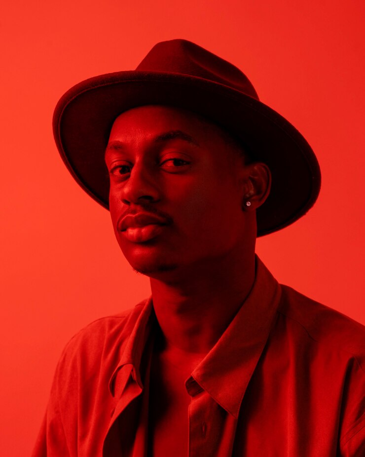 Foto grátis retrato de jovem homem bonito