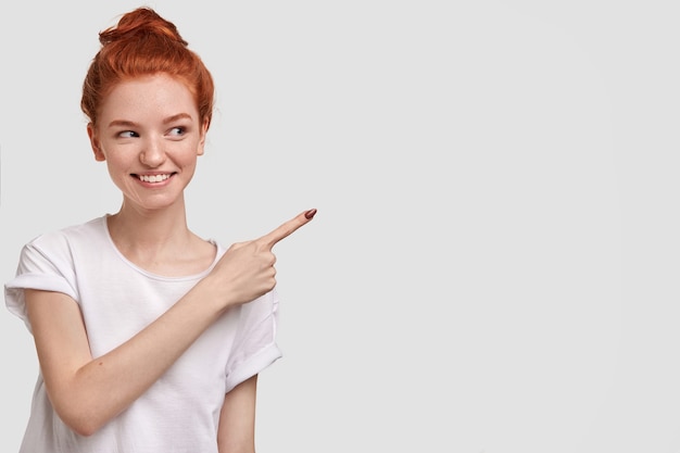 Foto grátis retrato de jovem ruiva