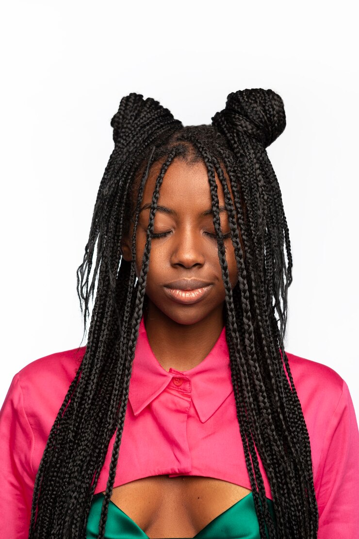 Foto grátis retrato de jovem sorrindo isolado