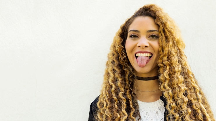 Foto grátis retrato, de, jovem, urbano, mulher