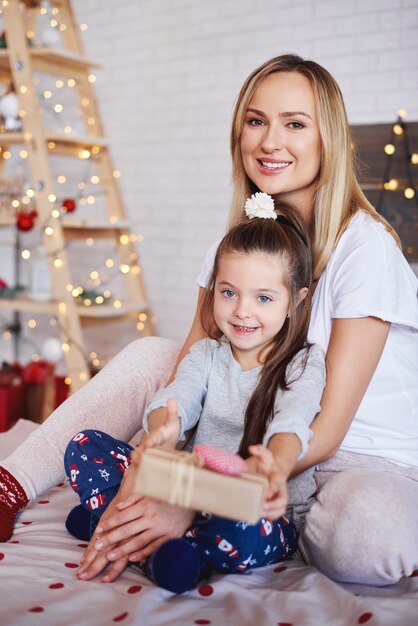 Retrato de mãe e filha na época do Natal