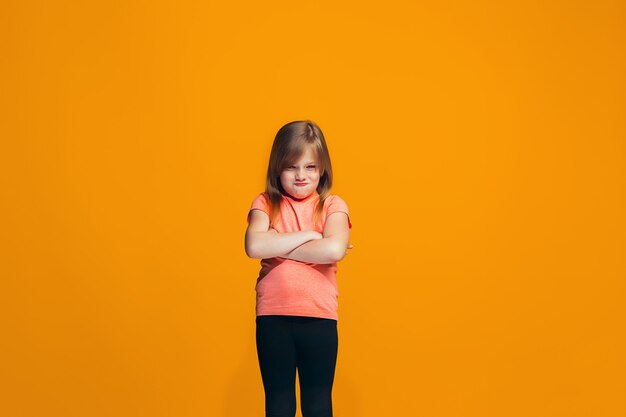 Retrato de menina adolescente com raiva