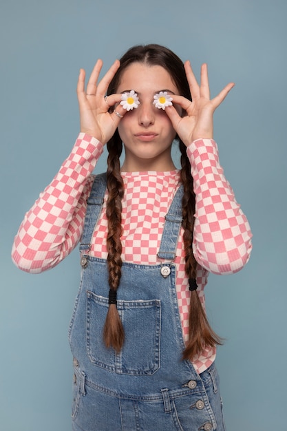 Foto grátis retrato de menina adolescente de perto