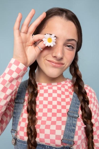 Foto grátis retrato de menina adolescente de perto