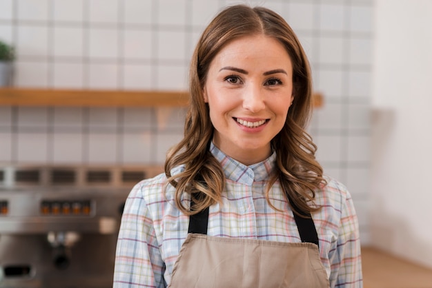 Retrato de menina bonito barista