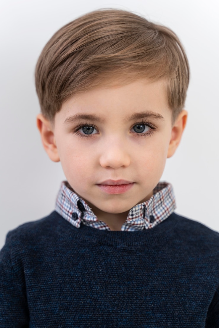 Foto grátis retrato de menino usando lentes