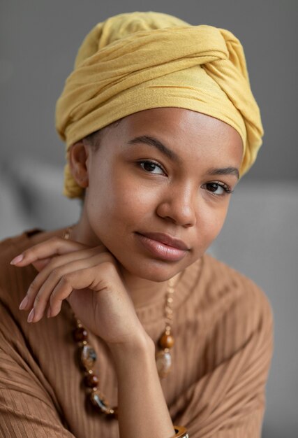 Retrato de mulher árabe com turbante
