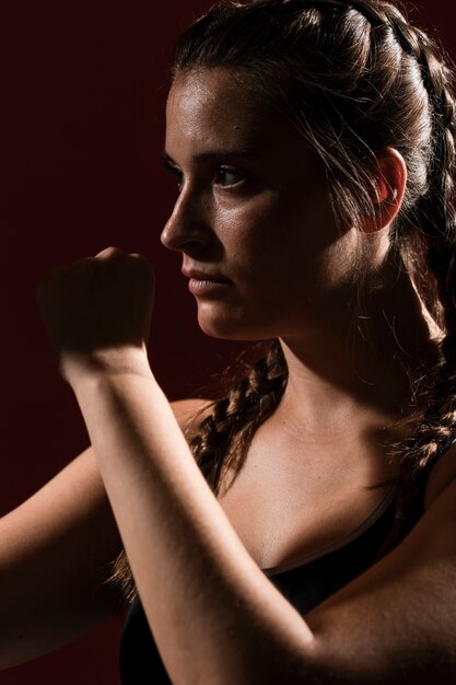 Retrato de mulher atlética em roupas fitness