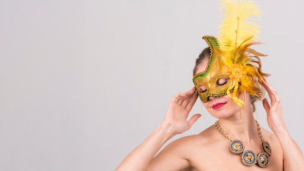 Foto grátis retrato, de, mulher, com, máscara carnaval